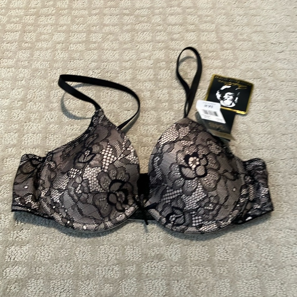 Gorgeous black and cream 34B Marilyn Monroe lace bra with underwire